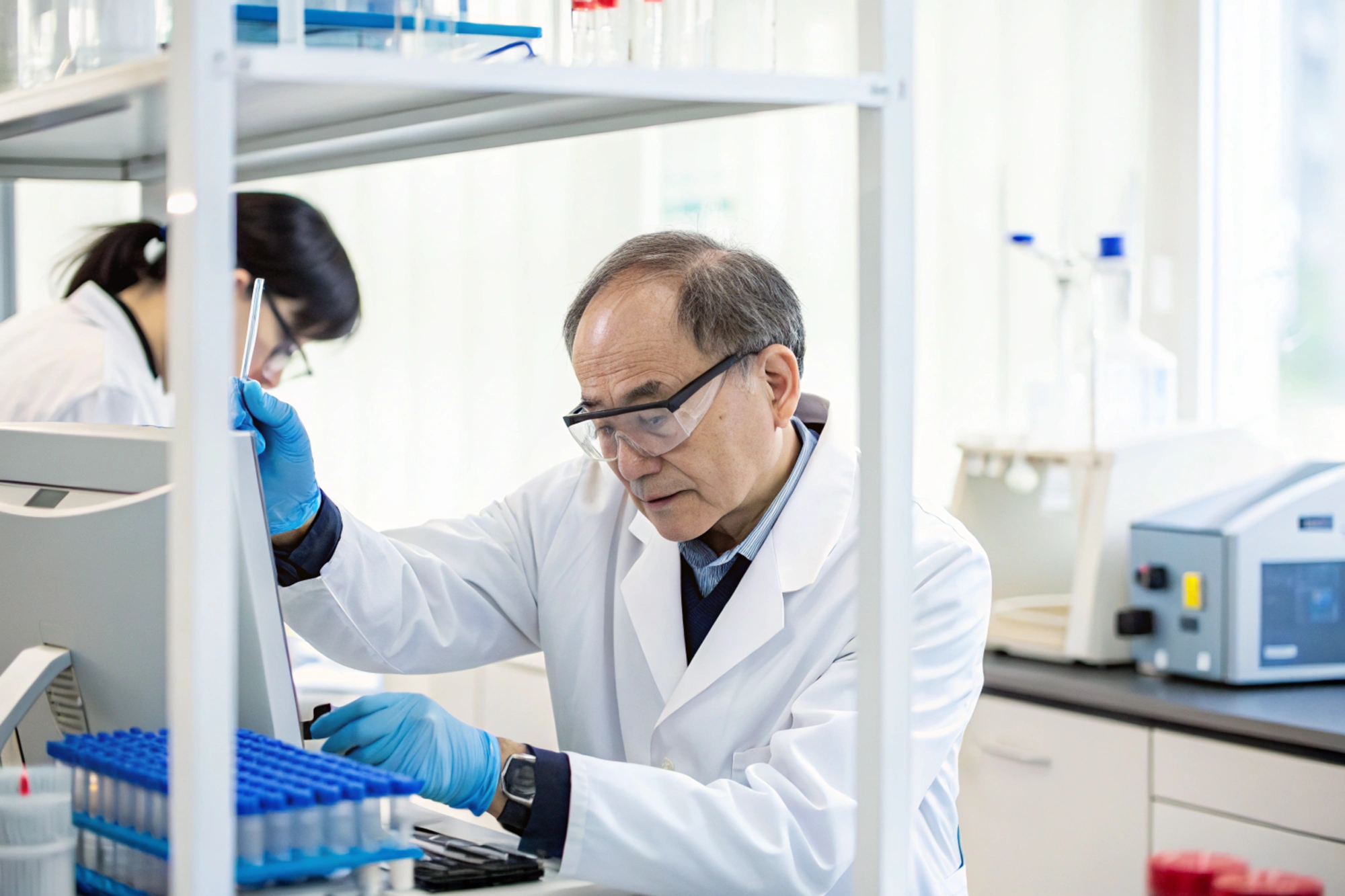 senior-scientist-in-sterile-chemistry-anlysing-solution (1)